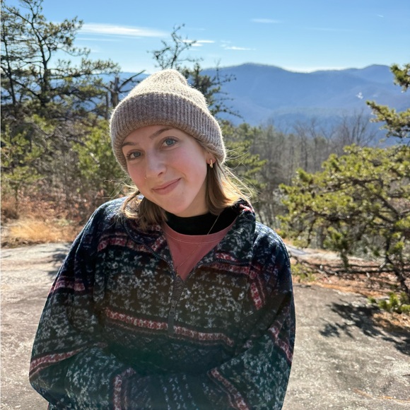 Meet your Posher, Hailee - Picture 1 of 1